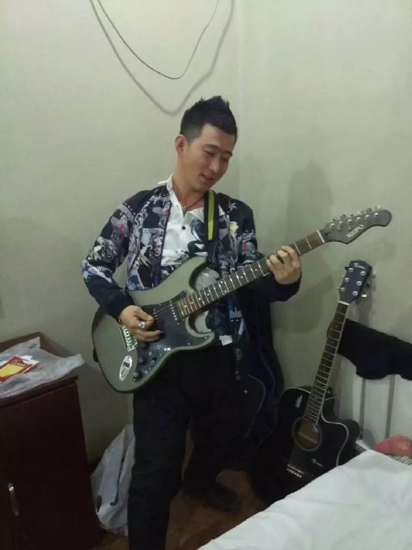 小吉他的第一张照片--四平基督教相亲网
